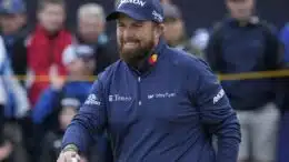 Deadspin | Shane Lowry surges into lead at The Open